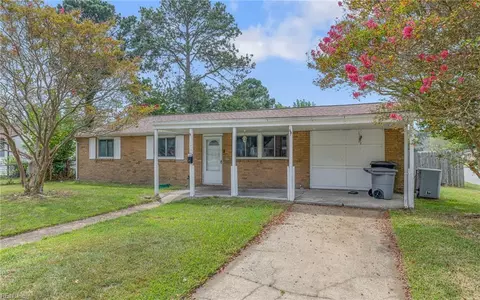 1705 Grimes Rd, Hampton, VA 23663
