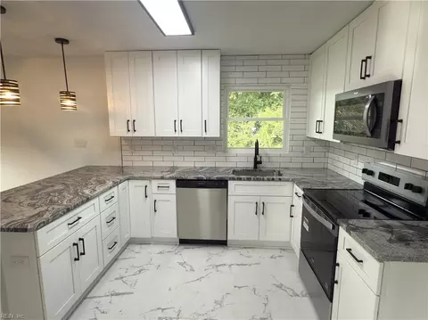 212 Breckinridge Ct, Hampton, VA 23666