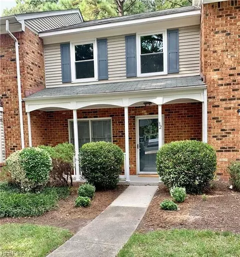 32 Corwin Cir, Hampton, VA 23666