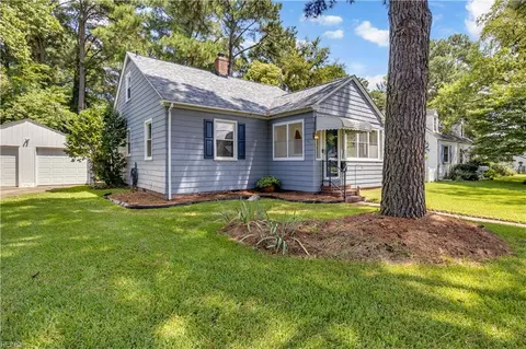 19 Greenbrier Rd, Portsmouth, VA 23707