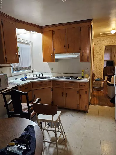 Kitchen - 502 Ironbound Rd, Williamsburg, VA 23188 photo 1 of 2