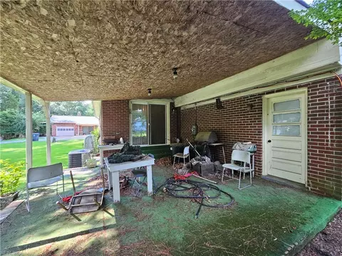 Exterior - 502 Ironbound Rd, Williamsburg, VA 23188 photo 4 of 8