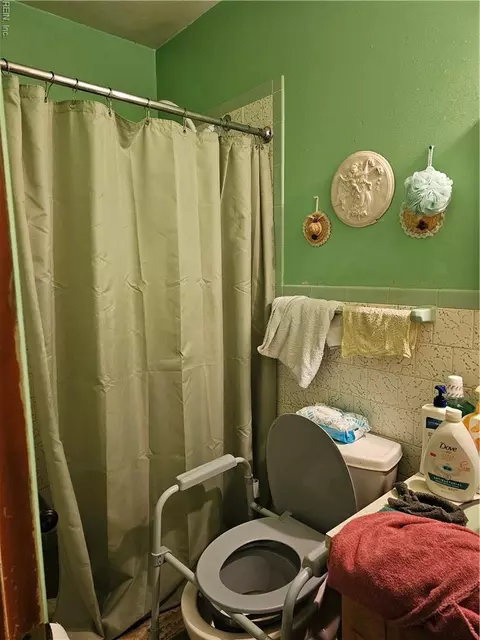 Bath - 502 Ironbound Rd, Williamsburg, VA 23188 photo 2 of 2