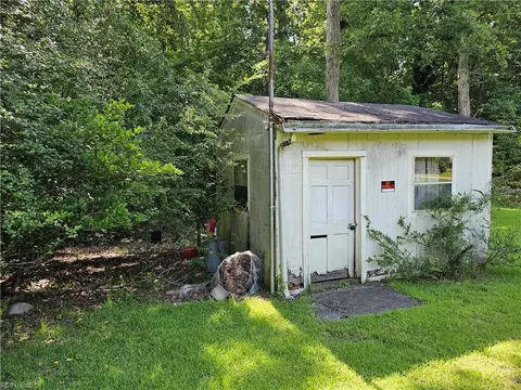 Exterior - 502 Ironbound Rd, Williamsburg, VA 23188 photo 8 of 8