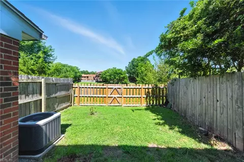 154 Loch Cir, Hampton, VA 23669 photo 6