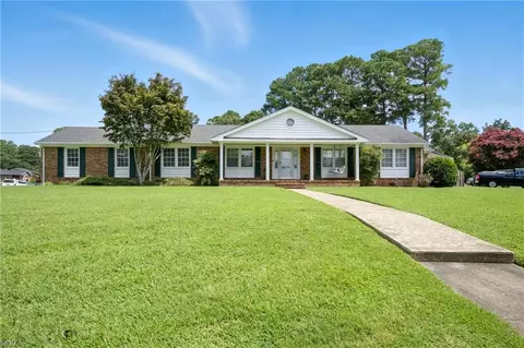 501 Summit Ridge Dr, Chesapeake, VA 23322