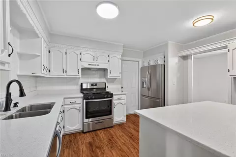 Kitchen - 640 Parker Rd, Chesapeake, VA 23322 photo 4 of 4