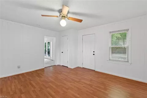 Living - 640 Parker Rd, Chesapeake, VA 23322 photo 8 of 8