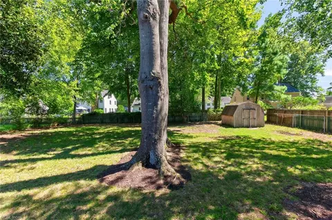 Exterior - 640 Parker Rd, Chesapeake, VA 23322 photo 3 of 6