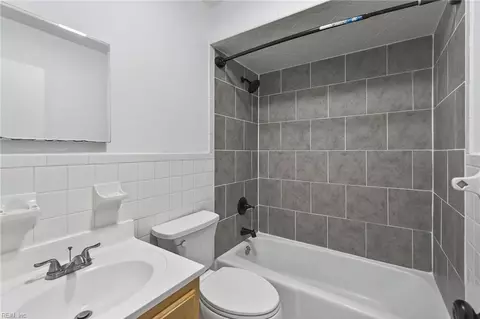 Bath - 640 Parker Rd, Chesapeake, VA 23322 photo 3 of 3