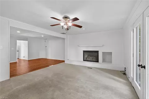 Living - 640 Parker Rd, Chesapeake, VA 23322 photo 5 of 8