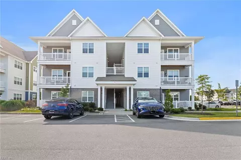 1733 Dromolin St #205, Virginia Beach, VA 23456