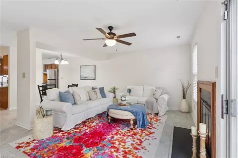 16 Bayview Ct, Hampton, VA 23664