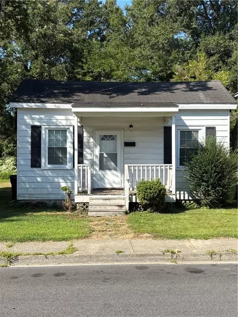 407 Hall St, Franklin, VA 23851