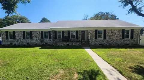 3405 Canterbury Dr, Portsmouth, VA 23703