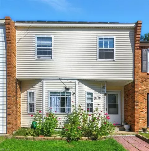 1027 Bryce Ln, Virginia Beach, VA 23464