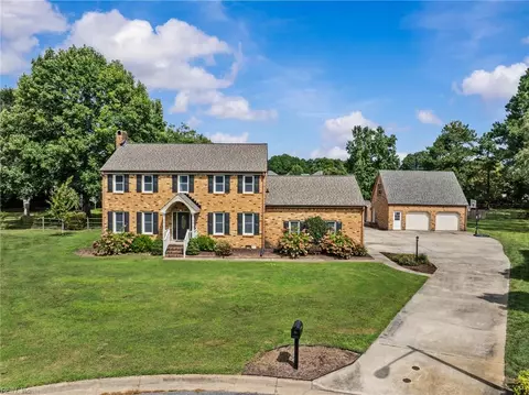 900 Brookedale Ct, Chesapeake, VA 23322