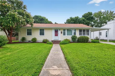 13 Wedgewood Dr, Newport News, VA 23601