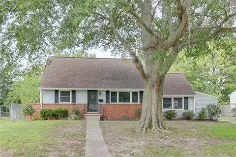 215 E Chickasaw Rd, Virginia Beach, VA 23462