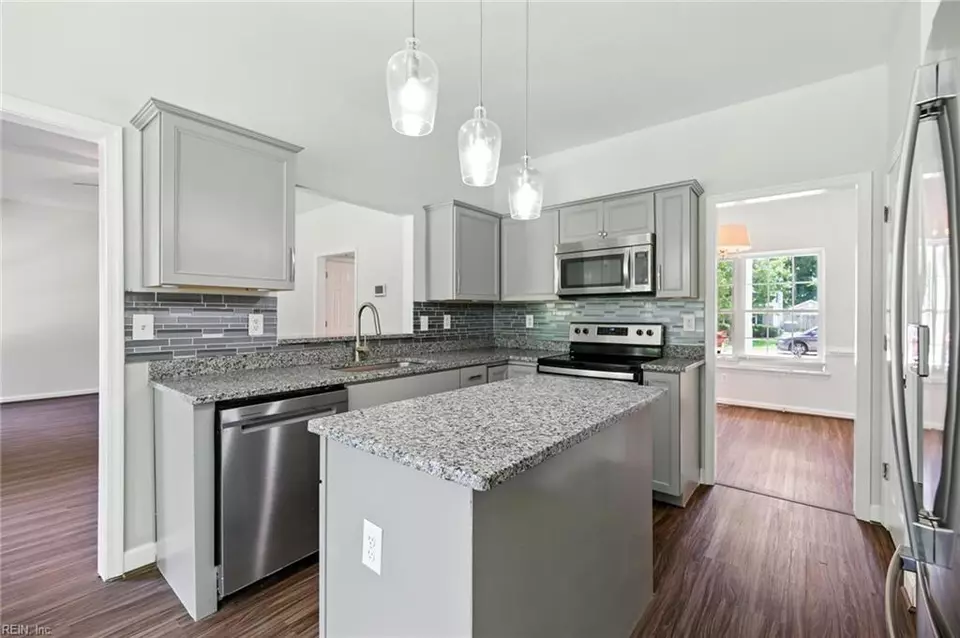 Kitchen - 275 Jonathans Way, Suffolk, VA 23434 photo 2 of 7