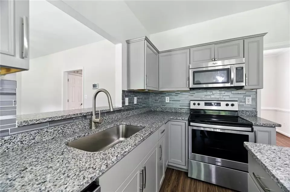 Kitchen - 275 Jonathans Way, Suffolk, VA 23434 photo 3 of 7