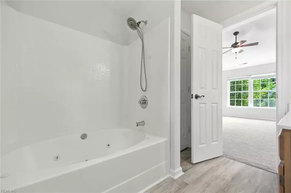 Entry Way - 275 Jonathans Way, Suffolk, VA 23434 photo 3 of 4