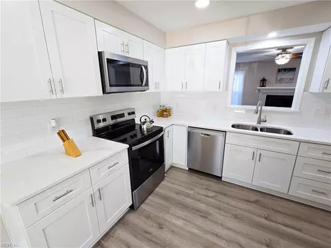 5652 Picadilly Ln, Portsmouth, VA 23703