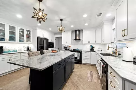 272 S Parliament Dr, Virginia Beach, VA 23462