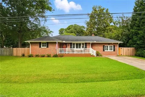 964 Hollywood Dr, Chesapeake, VA 23320