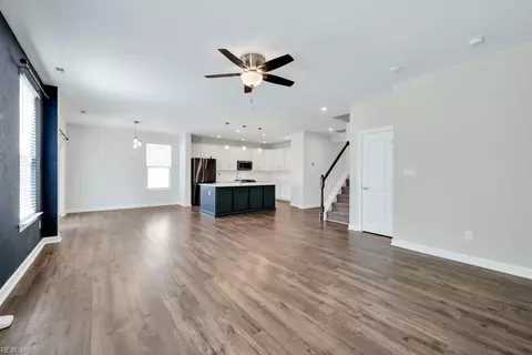 Living - 32 E Berkley Dr, Hampton, VA 23663 photo 3 of 4