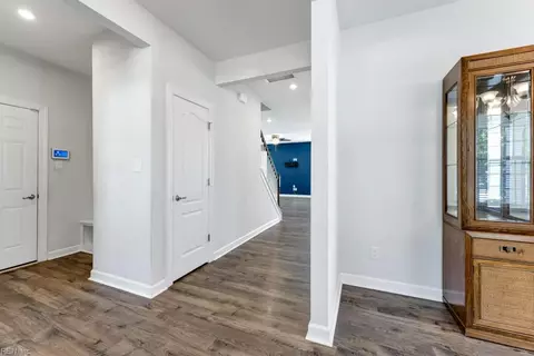 Entry Way - 32 E Berkley Dr, Hampton, VA 23663 photo 3 of 7