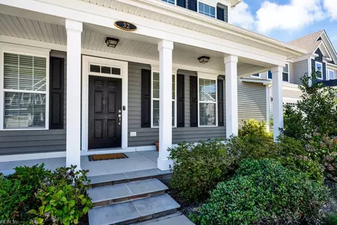 Exterior - 32 E Berkley Dr, Hampton, VA 23663 photo 2 of 8