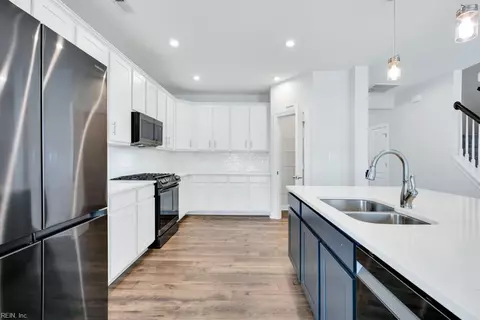 Kitchen - 32 E Berkley Dr, Hampton, VA 23663 photo 2 of 2
