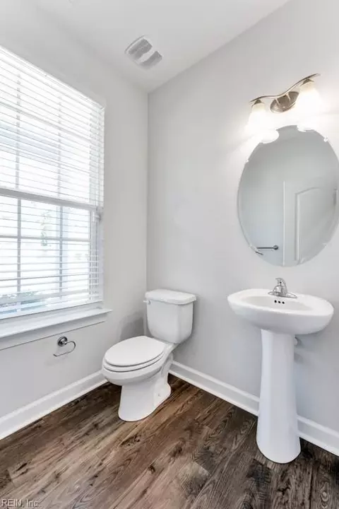 Bath - 32 E Berkley Dr, Hampton, VA 23663 photo 1 of 6