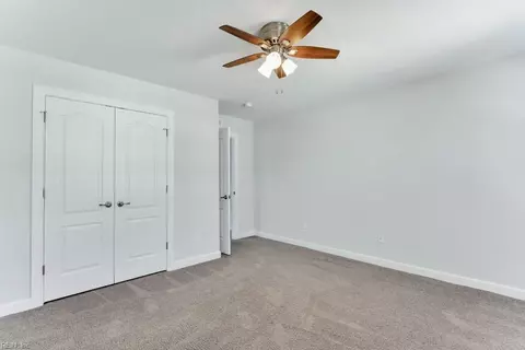 Bedroom - 32 E Berkley Dr, Hampton, VA 23663 photo 6 of 8