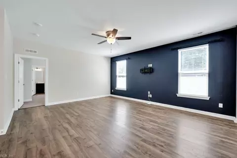 Living - 32 E Berkley Dr, Hampton, VA 23663 photo 4 of 4