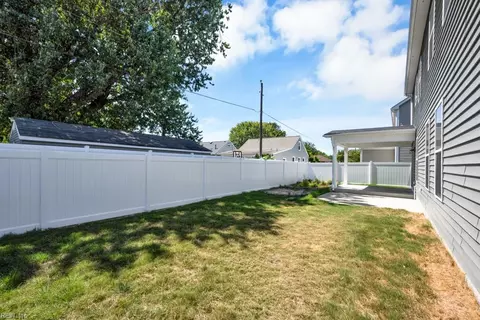 Exterior - 32 E Berkley Dr, Hampton, VA 23663 photo 6 of 8