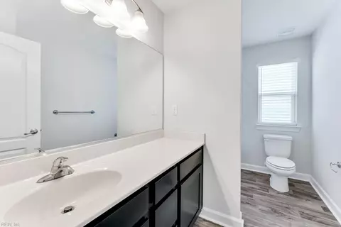 Bath - 32 E Berkley Dr, Hampton, VA 23663 photo 6 of 6