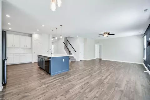Living - 32 E Berkley Dr, Hampton, VA 23663 photo 1 of 4