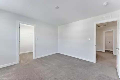 Bedroom - 32 E Berkley Dr, Hampton, VA 23663 photo 5 of 8