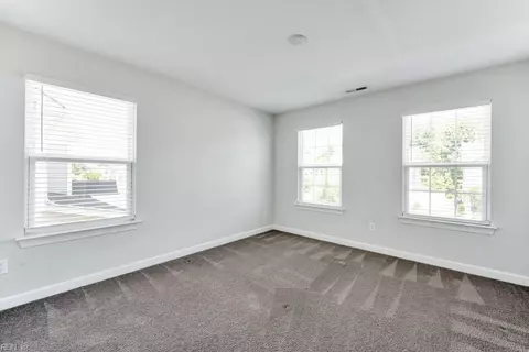 Bedroom - 32 E Berkley Dr, Hampton, VA 23663 photo 7 of 8