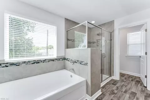 Bath - 32 E Berkley Dr, Hampton, VA 23663 photo 4 of 6