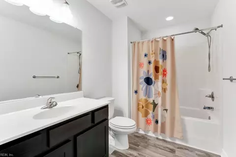 Bath - 32 E Berkley Dr, Hampton, VA 23663 photo 5 of 6