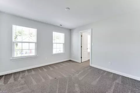 Bedroom - 32 E Berkley Dr, Hampton, VA 23663 photo 4 of 8
