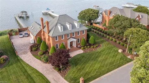 111 Riverside Dr, Suffolk, VA 23435