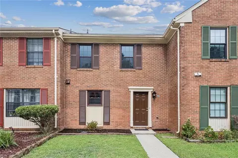 301 Circuit Ln #E, Newport News, VA 23608