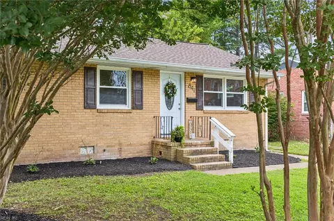 841 Redheart Dr, Hampton, VA 23666