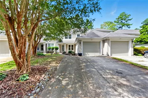 118 Esplanade Pl, Chesapeake, VA 23320