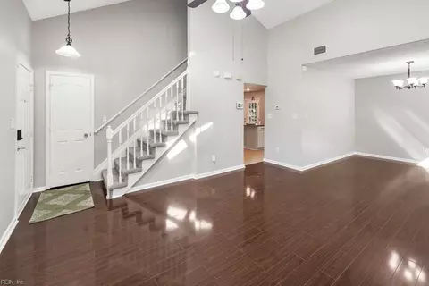 317 Oak Gate Dr, Chesapeake, VA 23320