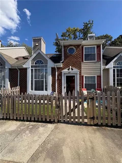 322 Rivers Ridge Cir, Newport News, VA 23608